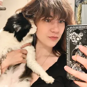 Amie des chiens et folle à chats
