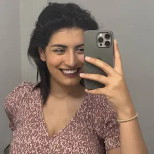 Baby-sitter sérieuse disponible le week-end 