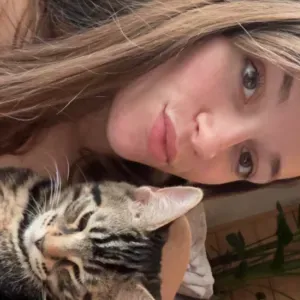 Baby-sitter auxiliaire de puériculture :) 