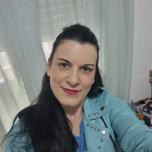 Addetta alle Pulizie in casa o uffici 