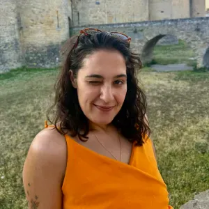 Auxiliaire de vie diplômée AES