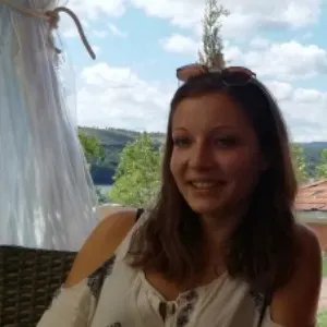 Jeune dog-sitter dynamique et attentionnée