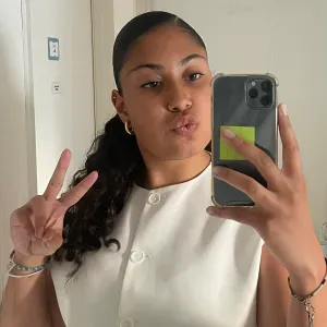 Étudiante infirmière sérieuse pour baby-sitting 