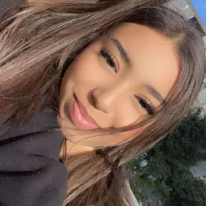 Lycéenne libre tous le mois d'août 2025 !