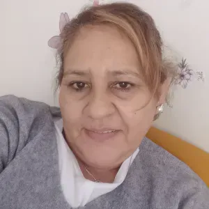 Cuidadora en barcelona, compasiva 