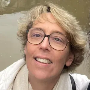 Femme de ménage  expérimentée , 20 ans d'expérience .