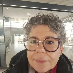 Cuidadora de idosos com vasta experiência e formação 