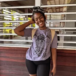  Baby-sitter sérieux de 18 ans à Cayenne, disponible 