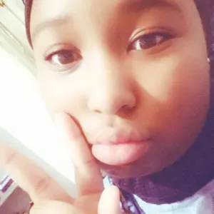 Baby-sitter adolescente qui est a la recherche d'un job 