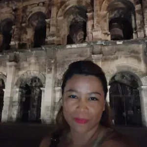 Femme de menage et garde d'enfants à Paris et haut de sein