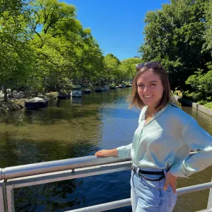 Jeune professeur des écoles près de Seclin