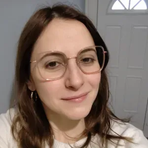 Baby-sitter joyeuse et attentionnée  