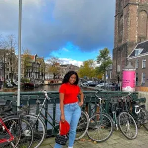 Aide ménagère, je suis disponible les mardis et jeudis.