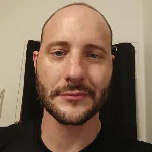 Baby-sitter en reconversion à Poitiers 