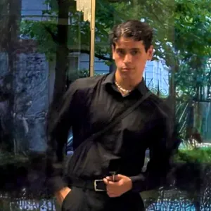 Etudiant expérimenté à l'aide aux devoirs