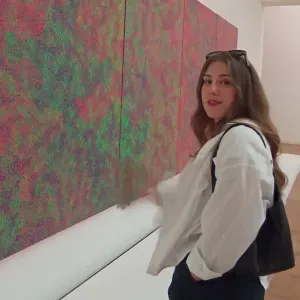 Olá. Sou estudante e procuro trabalho como babysitter.