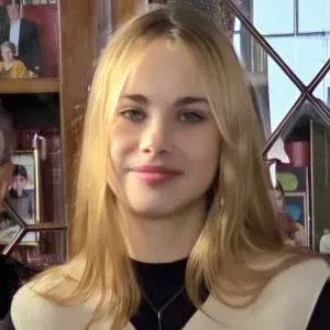 Lycéenne sérieuse disponible pour baby-sitting occasionnel 