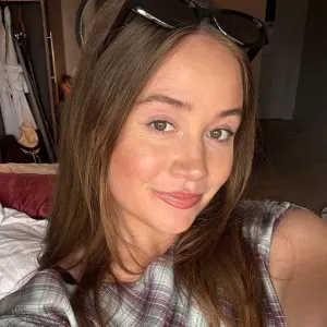 Trusted Babysitter with 5 Years' Experience 