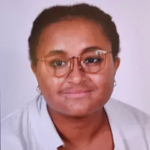 Baby-sitter moins 1 ans d'expérience à St-Aubin-du-Cormier 