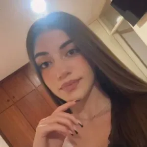Estudante Disponível para Babysitting e Apoio Escolar