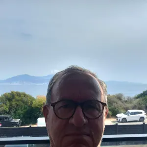 Retraité qui PARLE le CHIEN COURAMMENT !