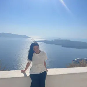 Femme de ménage et gourvenante