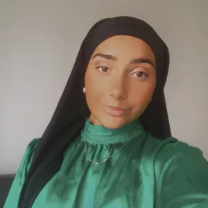 Baby sitter engagée dans le bien-être et l'équilibre