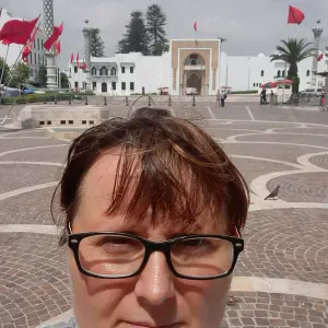 CERCO LAVORO COME COLLABORATRICE DOMESTICA