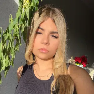 Canguro en las palmas con experiencia 