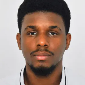 Grand frère dans l'âme, étudiant sérieux à Lyon