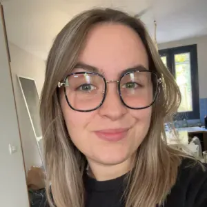 Baby-sitter expérimentée à Bécon !