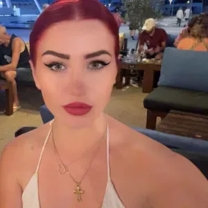 Femme de ménage à lattes et les alentours 