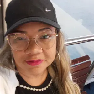 Empregada de limpeza  responsável ,pontual ,organizada 