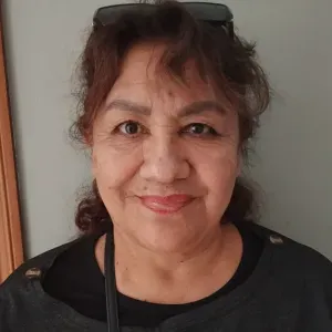 Cuidadora y acompañante de adulto mayor