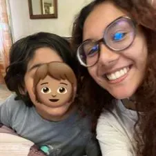 Etudiante vous proposant son aide pour les devoirs !