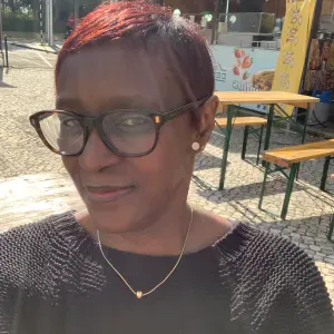 Housekeeper Airbnb conselho do Seixal,