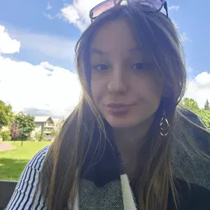 Femme de menage cherche employeur césu