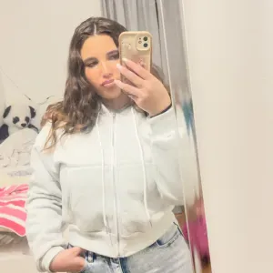 Baby-sitter disponible soirs et week-end