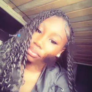 Baby-sitter de 16 ans et étudiante 