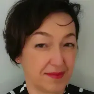 Odpowiedzialna i epatyczna opiekunka.