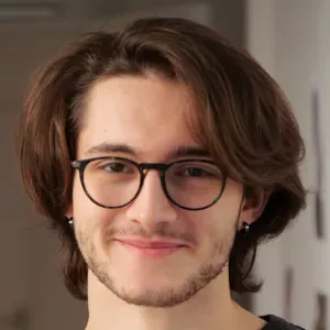 Baby-sitter étudiant sérieux, pédagogue et calé en jeux !