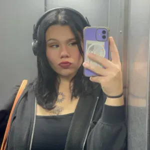 Baby-sitter expérimenté garder des enfants régulièrement 