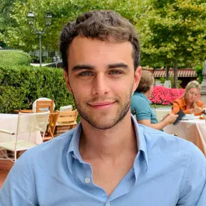 empregada doméstica a tempo inteiro (cozinhar e limpar)