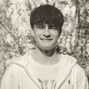 Multilingual tutor offering English, Spanish & French