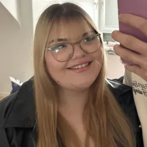 Liebevolle Babysitterin sucht nette Familie