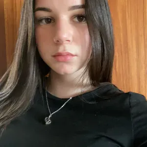 Cuidadora de animales en el Puerto de Sagunto