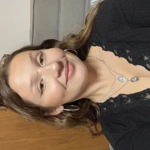 Jeune fille de 21 ans sérieuse et dynamique