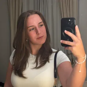 Lena Babysitterin mit Herz und Verantwortung 