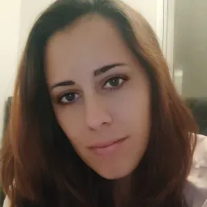 Empregada de limpeza responsável em corroios