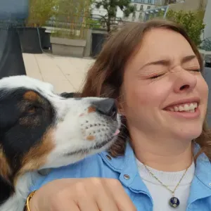 Pet-sitteuse : visites et promenades avec douceur et respect